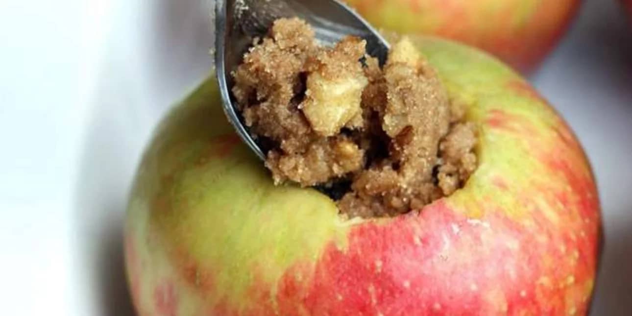 Baked apples with walnuts