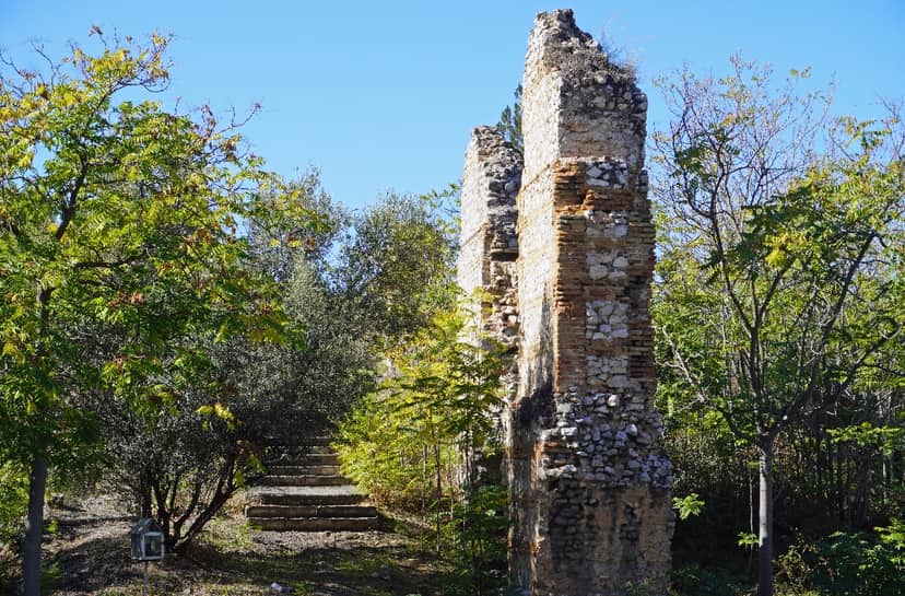 Hadrian's Aqueduct