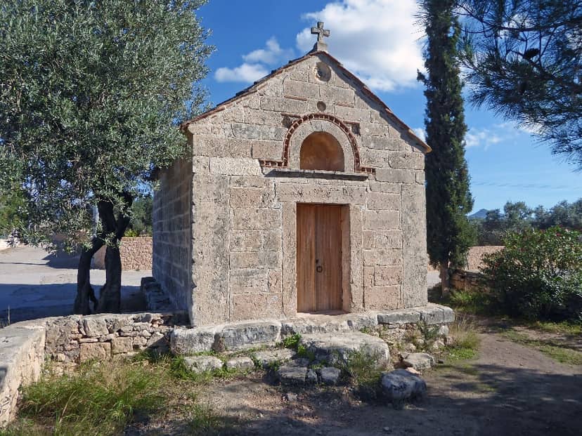 Holy Church of Saints Theodoroi (Omorfi Ekklisia) Aegina