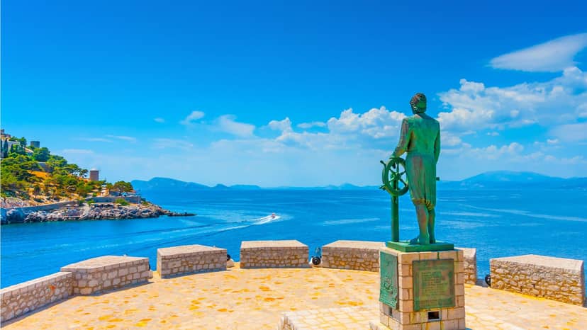 Statue Miaouli
