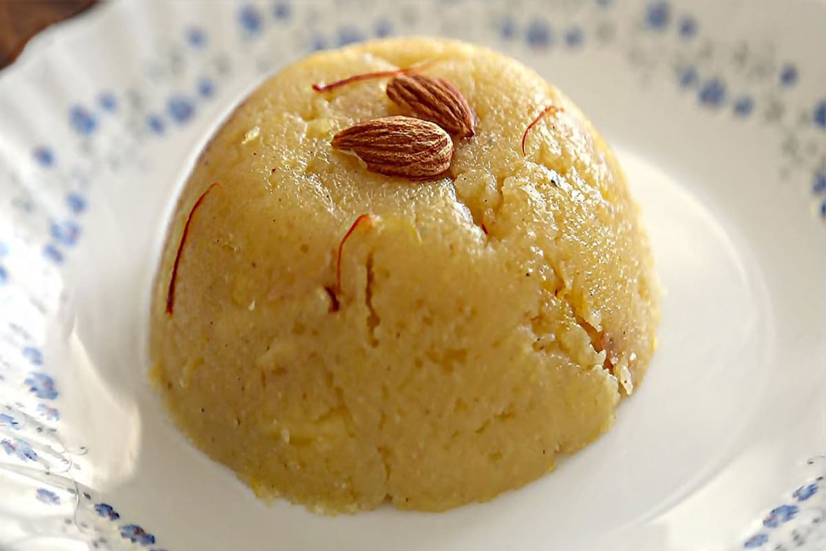 Semolina halva with almonds