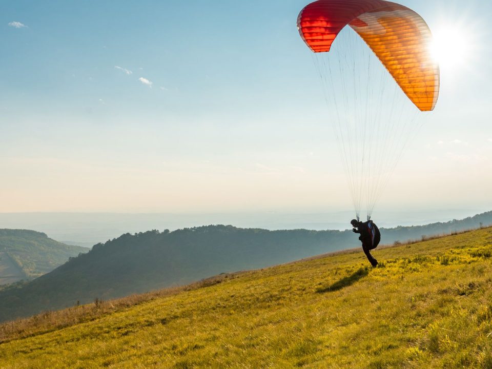 hang gliding extreme sport hill