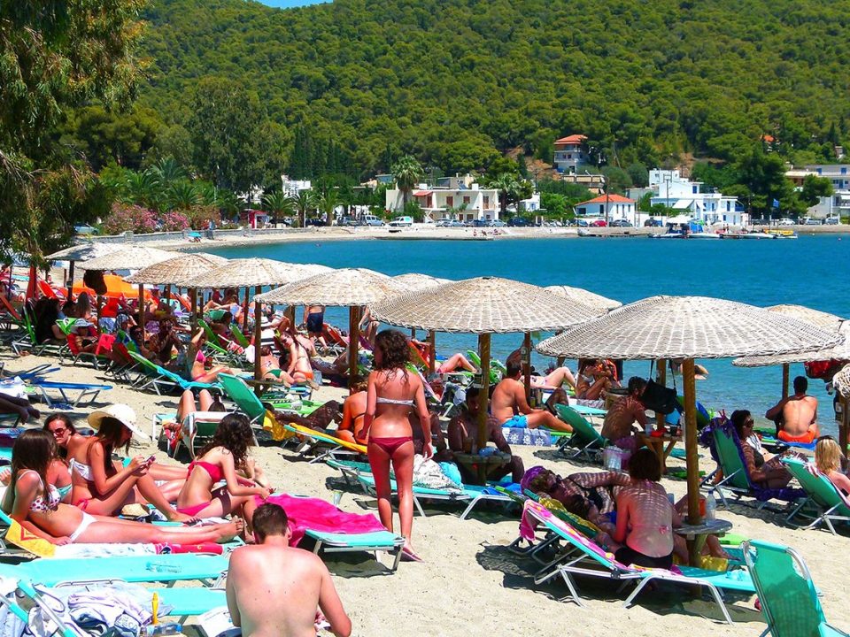 beach, sea, umbrellas, vacationers, Poros, Askeli