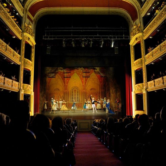 limnh-twn-kuknwn-dhmotiko-theatro-peiraia