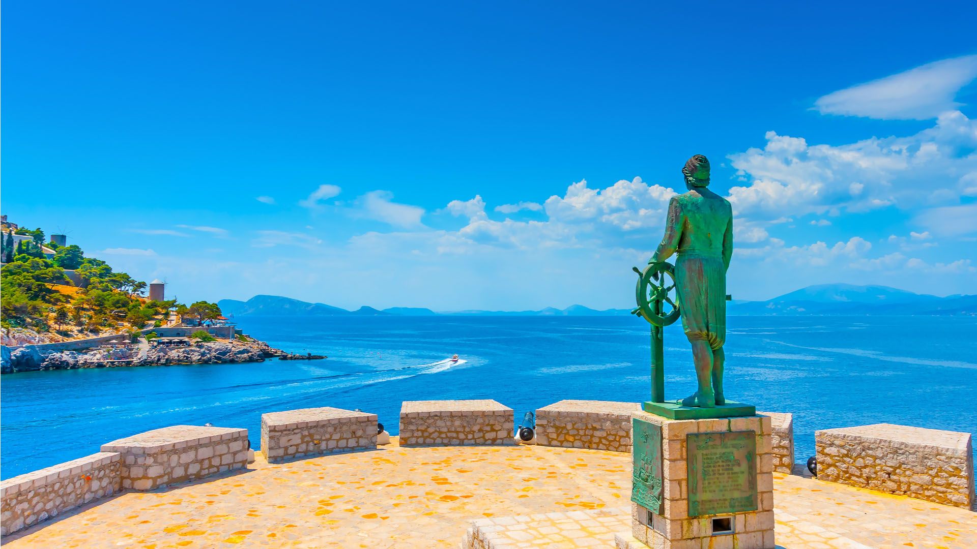 The-Miaoulis-Statue