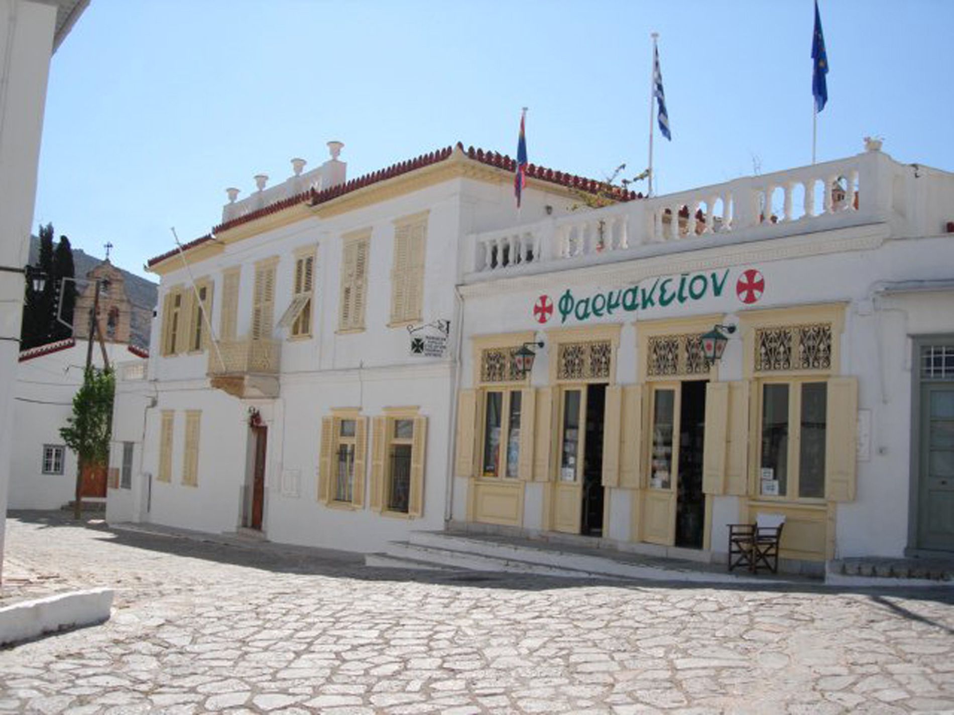 farmakeio-rafalia-ydra